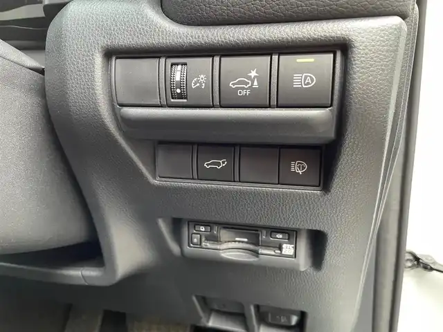 トヨタ ランドクルーザー ２５０ VX 神奈川県 2024(令6)年 0.9万km プラチナホワイトパールマイカ ワンオーナー/サンルーフ/黒革シート/純正メモリーナビ・地デジTV/純正USB/BT/Miracast/パノラマモニター/ビルトインETC2.0/トヨタセーフティセンス/レーダークルーズコントロール/PCS/LDA/BSM/PDA/RCTA/PKSB/RSA/コーナーセンサー/オートハイビーム/純正18インチAW/LEDライト/LEDフォグ/ルーフレール/運転席パワーシート/前席シートヒーター/エアシート/ステアリングヒーター/プッシュスタート/スマートキー×2/R6/7年ディーラー整備記録/保証書・ユーザーガイドあり