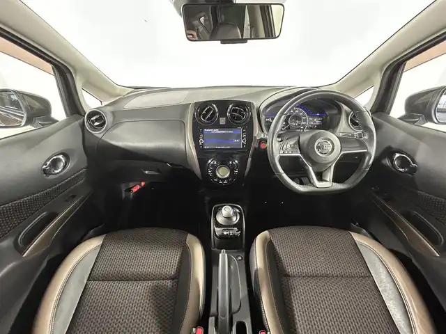 日産 ノート e－パワー メダリスト 佐賀県 2017(平29)年 2.9万km インペリアルアンバーP 純正ナビ/フルセグTV/DVD/CD/Bluetooth/FM/AM/衝突軽減被害軽減システム/レーンキープアシスト/先行車発進検知/全方位カメラ/コーナーセンサー/プッシュスタート/ETC/純正ドライブレコーダー/ハーフレザーシート/デジタルインナーミラー/LEDヘッドライト/フォグランプ/ウィンカーミラー/電動格納ミラー/ドアバイザー/ドライブモード切替