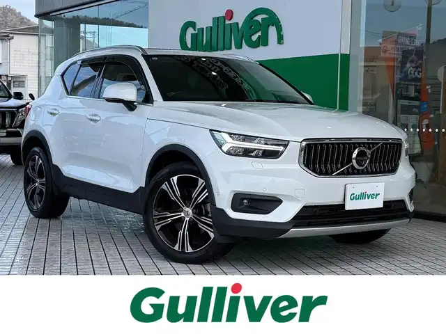 ボルボ ＸＣ４０ T4 AWD インスクリプション 京都府 2019(令1)年 2.3万km クリスタルホワイトP AWD/ターボ/パノラマガラスサンルーフ/パークアシストパイロット/純正HDDナビ、地デジ、Bluetooth/Apple car play/Android auto/USB端子/haman/kardonプレミアムサウンド/パノラミックビューモニター/前席パワーシート/前席シートヒーター/ハンドルヒーター/運転席メモリーシート/ブラインドスポットモニター/クルーズコントロール/アクティブベンディング機能付LEDヘッドランプ/LEDフォグランプ/前後ドライブレコーダー/記録簿R4、R6有り/保証書/取扱説明書