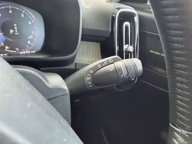 ボルボ ＸＣ４０ T4 AWD インスクリプション 京都府 2019(令1)年 2.3万km クリスタルホワイトP AWD/ターボ/パノラマガラスサンルーフ/パークアシストパイロット/純正HDDナビ、地デジ、Bluetooth/Apple car play/Android auto/USB端子/haman/kardonプレミアムサウンド/パノラミックビューモニター/前席パワーシート/前席シートヒーター/ハンドルヒーター/運転席メモリーシート/ブラインドスポットモニター/クルーズコントロール/アクティブベンディング機能付LEDヘッドランプ/LEDフォグランプ/前後ドライブレコーダー/記録簿R4、R6有り/保証書/取扱説明書