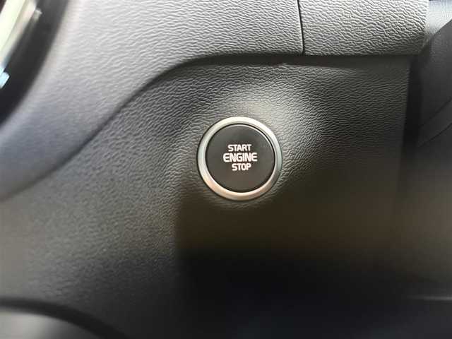 ボルボ ＸＣ４０ T4 AWD インスクリプション 京都府 2019(令1)年 2.3万km クリスタルホワイトP AWD/ターボ/パノラマガラスサンルーフ/パークアシストパイロット/純正HDDナビ、地デジ、Bluetooth/Apple car play/Android auto/USB端子/haman/kardonプレミアムサウンド/パノラミックビューモニター/前席パワーシート/前席シートヒーター/ハンドルヒーター/運転席メモリーシート/ブラインドスポットモニター/クルーズコントロール/アクティブベンディング機能付LEDヘッドランプ/LEDフォグランプ/前後ドライブレコーダー/記録簿R4、R6有り/保証書/取扱説明書