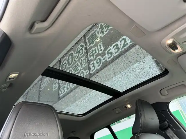 ボルボ ＸＣ４０ T4 AWD インスクリプション 京都府 2019(令1)年 2.3万km クリスタルホワイトP AWD/ターボ/パノラマガラスサンルーフ/パークアシストパイロット/純正HDDナビ、地デジ、Bluetooth/Apple car play/Android auto/USB端子/haman/kardonプレミアムサウンド/パノラミックビューモニター/前席パワーシート/前席シートヒーター/ハンドルヒーター/運転席メモリーシート/ブラインドスポットモニター/クルーズコントロール/アクティブベンディング機能付LEDヘッドランプ/LEDフォグランプ/前後ドライブレコーダー/記録簿R4、R6有り/保証書/取扱説明書