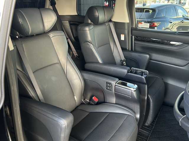 トヨタ ヴェルファイア Z Gエディション 京都府 2018(平30)年 8.4万km ブラック アルパイン11インチナビ/アルパイン12.8インチフリップダウンモニター/フルセグテレビ/走行中視聴可能/DVD視聴可能/バックカメラ/Bluetooth/サンルーフ/admirationエアロ/adimrationマフラー/三眼LEDヘッドライト/シーケンシャルウィンカー/デジタルインナーミラー/カーアロマ/メモリーパワーシート/シートヒーター＆ベンチレーション/オットマン/ステアリングヒーター/両側パワースライドドア/トヨタセーフティーセンス/レーダークルーズコントロール/クリアランスソナー/パーキングサポートブレーキ/プリクラシュセーフティー/ロードサインアシスト/レーンキープアシスト/ブレーキホールド/禁煙車/ビルトインETC/純正フロアマット/電動格納ウィンカーミラー