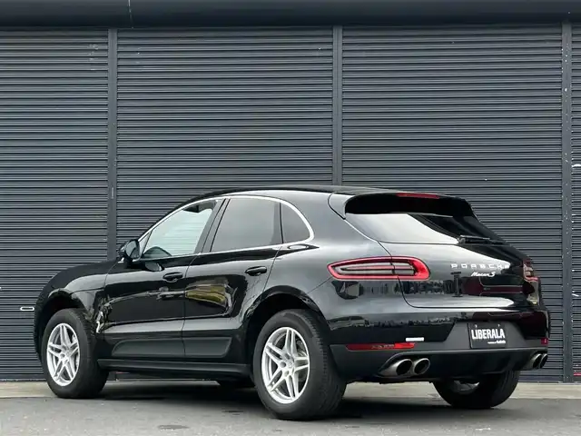 ポルシェ マカン S 茨城県 2016(平28)年 6.4万km ジェットブラック 中期型 /レザ-インテリアパッケージ /アゲ-トグレ-インテリア /黒革 /パワ-シ-ト /パワ-テ-ルゲ-ト /PCMナビ /BT/USB /バックカメラ /パ-キングセンサ- /レ-ンキ-プアシスト /クル-ズコントロ-ル /キセノンヘッドライト /ETC /禁煙車