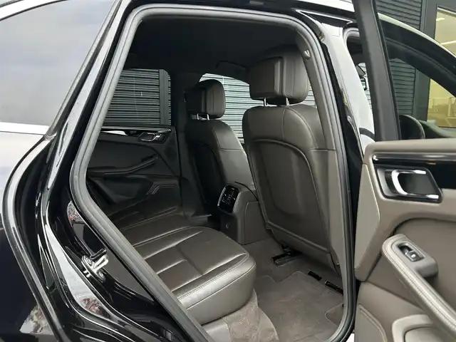 ポルシェ マカン S 茨城県 2016(平28)年 6.4万km ジェットブラック 中期型 /レザ-インテリアパッケージ /アゲ-トグレ-インテリア /黒革 /パワ-シ-ト /パワ-テ-ルゲ-ト /PCMナビ /BT/USB /バックカメラ /パ-キングセンサ- /レ-ンキ-プアシスト /クル-ズコントロ-ル /キセノンヘッドライト /ETC /禁煙車