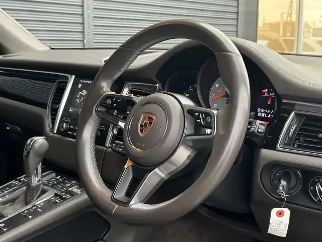 ポルシェ マカン S 茨城県 2016(平28)年 6.4万km ジェットブラック 中期型 /レザ-インテリアパッケージ /アゲ-トグレ-インテリア /黒革 /パワ-シ-ト /パワ-テ-ルゲ-ト /PCMナビ /BT/USB /バックカメラ /パ-キングセンサ- /レ-ンキ-プアシスト /クル-ズコントロ-ル /キセノンヘッドライト /ETC /禁煙車