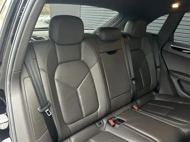 ポルシェ マカン S 茨城県 2016(平28)年 6.4万km ジェットブラック 中期型 /レザ-インテリアパッケージ /アゲ-トグレ-インテリア /黒革 /パワ-シ-ト /パワ-テ-ルゲ-ト /PCMナビ /BT/USB /バックカメラ /パ-キングセンサ- /レ-ンキ-プアシスト /クル-ズコントロ-ル /キセノンヘッドライト /ETC /禁煙車