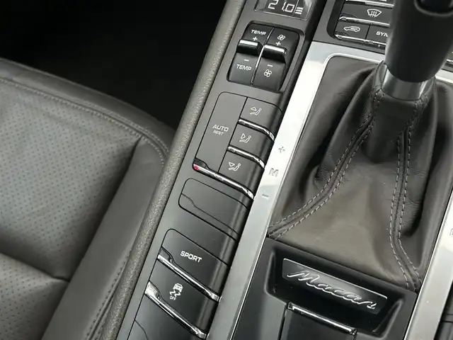 ポルシェ マカン S 茨城県 2016(平28)年 6.4万km ジェットブラック 中期型 /レザ-インテリアパッケージ /アゲ-トグレ-インテリア /黒革 /パワ-シ-ト /パワ-テ-ルゲ-ト /PCMナビ /BT/USB /バックカメラ /パ-キングセンサ- /レ-ンキ-プアシスト /クル-ズコントロ-ル /キセノンヘッドライト /ETC /禁煙車