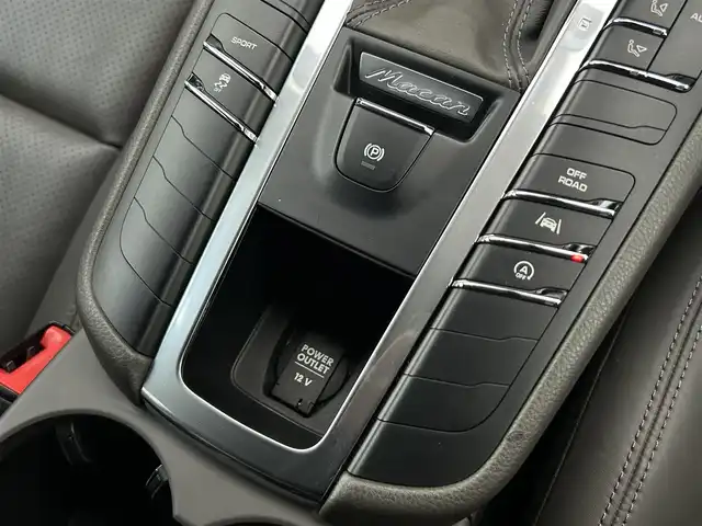 ポルシェ マカン S 茨城県 2016(平28)年 6.4万km ジェットブラック 中期型 /レザ-インテリアパッケージ /アゲ-トグレ-インテリア /黒革 /パワ-シ-ト /パワ-テ-ルゲ-ト /PCMナビ /BT/USB /バックカメラ /パ-キングセンサ- /レ-ンキ-プアシスト /クル-ズコントロ-ル /キセノンヘッドライト /ETC /禁煙車