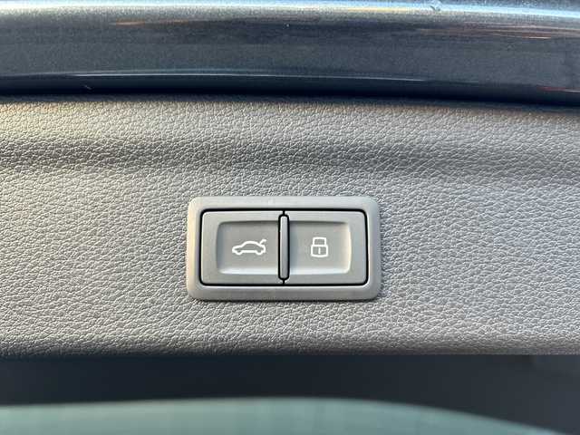 アウディ Ｑ３ 35TDIクワトロ Sライン 道東・釧路十勝 2020(令2)年 3万km デイトナグレーパールエフェクト ４WD/アシスタンスパッケージ/ アダプティブクルーズアシスト/ エマージェンシーアシスト/ ハイビームアシスト/ サイドアシスト/ リヤクロストラフィックアシスト/ベーシックパッケージ/ シートヒーター/ シート電動調整機能/ アウディホールドアシスト/純正ナビ/ BT/USB/type-C/純正ETC2.0/純正前後ドライブレコーダー/ハーフレザーシート/ワイヤレス充電/パワーバックドア/純正19インチAW/純正フロアマット/取扱説明書/保証書/スペアキー