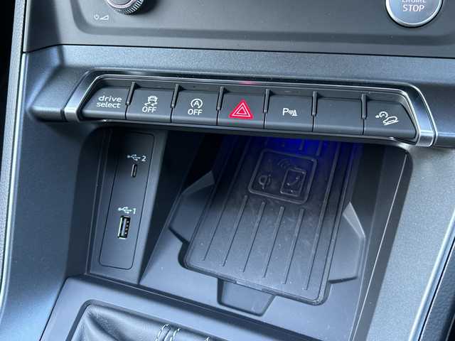 アウディ Ｑ３ 35TDIクワトロ Sライン 道東・釧路十勝 2020(令2)年 3万km デイトナグレーパールエフェクト ４WD/アシスタンスパッケージ/ アダプティブクルーズアシスト/ エマージェンシーアシスト/ ハイビームアシスト/ サイドアシスト/ リヤクロストラフィックアシスト/ベーシックパッケージ/ シートヒーター/ シート電動調整機能/ アウディホールドアシスト/純正ナビ/ BT/USB/type-C/純正ETC2.0/純正前後ドライブレコーダー/ハーフレザーシート/ワイヤレス充電/パワーバックドア/純正19インチAW/純正フロアマット/取扱説明書/保証書/スペアキー