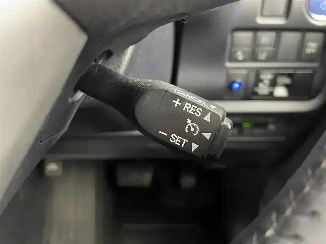 トヨタ エスクァイア ハイブリッド Xi 群馬県 2019(平31)年 11.9万km ブラック SRSエアバック(サイド/カーテン)/＝＝＝＝＝/純正9インチナビ(NSZT-Y68T)/・AM/FM/CD/DVD/SD/Bluetooth/フルセグTV/バックカメラ/トヨタセーフティセンス/・プリクラッシュセーフティシステム/・レーンディパーチャーアラート/・オートマチックハイビーム/先行車発進告知機能/クルーズコントロール/純正15インチアルミホイール/片側パワースライドドア(助手席側)/プッシュスタート/スマートキー×2本