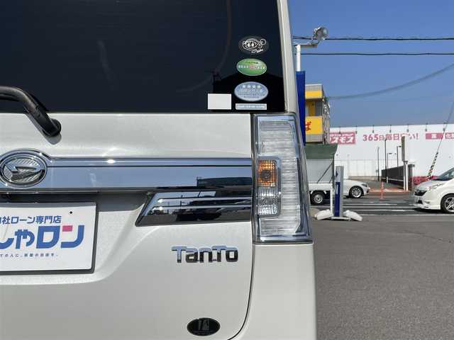 ダイハツ タント カスタム X トップED SA 和歌山県 2014(平26)年 12.8万km パール (株)IDOMが運営する【じしゃロン和歌山店】の自社ローン専用車両になります。こちらは現金またはオートローンご利用時の価格です。自社ローンご希望の方は別途その旨お申付け下さい/片側パワースライドドア /スマートキー/プッシュスタート/ハーフレザーシート/衝突被害軽減ブレーキ/横滑り防止装置/アイドリングストップ/純正フロアマット/純正１４インチアルミホイール