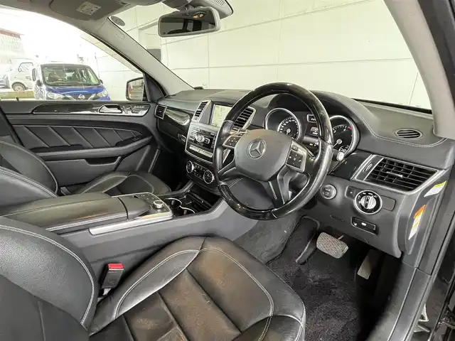 メルセデス・ベンツ ＧＬ３５０ 山形県 2016(平28)年 5.7万km 黒 ・純正ナビ/・CD/DVD/Bluetooth/USB/・360°カメラ/・インテリジェントライト/・アダプティブクルーズコントロール/・レーンキープアシスト/・ブラインドスポットモニター/・7人乗り/・レザーシート/・前席シートヒーター/・前席パワーシート/・パノラマルーフ/・ルーフレール/・純正エアサス/・ダウンヒルコントロール/・パドルシフト/・パワーリアゲート/・純正20インチAW