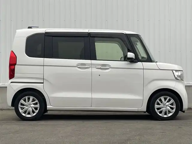 ホンダ Ｎ ＢＯＸ L 愛媛県 2022(令4)年 1.3万km プラチナホワイトパール 純正ナビ　/フルセグTV/Bluetooth接続/バックカメラ　/ETC　/前後ドライブレコーダー　/ホンダセンシング　/・衝突軽減ブレーキ/・前後方　誤発進抑制機能/・歩行者事故低減ステアリング/・先行車発進お知らせ機能/・渋滞追従機能付きアダプティブクルーズコントロール/・車線維持支援システム/・オートハイビーム/・標識認識機能/・路外逸脱抑制機能/電動スライドドア　/電動パーキングブレーキ　/ＬEDヘッドライト　/D/N席シートヒーター/ドアバイザー/ISOFIX/純正ホイールキャップ/現状サマー(鉄)(155/65/R14)/DUNLOP ENASAVE EC300