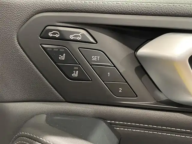 ＢＭＷ ＢＭＷ Ｘ６ xDrive35d Mスポーツ 愛知県 2021(令3)年 4万km 黒 パノラミックＳ／Ｒ　/ＨＵＤ　/ｈ／ｋサウンド　/純正ナビ　/フルセグＴＶ　/３６０度カメラ　/Ｂｌｕｅｔｏｏｔｈ　/スクリーンミラーリング　/ＡＣＣ　/ＬＫＡ　/ＢＳＭ　/革シート　/シートヒーター　/ソフトクローズドア/プッシュスタート/アイドリングストップ/ウィンカーミラー/ドライブレコーダー/ミラー型ETC