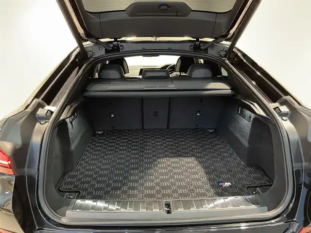 ＢＭＷ ＢＭＷ Ｘ６ xDrive35d Mスポーツ 愛知県 2021(令3)年 4万km 黒 パノラミックＳ／Ｒ　/ＨＵＤ　/ｈ／ｋサウンド　/純正ナビ　/フルセグＴＶ　/３６０度カメラ　/Ｂｌｕｅｔｏｏｔｈ　/スクリーンミラーリング　/ＡＣＣ　/ＬＫＡ　/ＢＳＭ　/革シート　/シートヒーター　/ソフトクローズドア/プッシュスタート/アイドリングストップ/ウィンカーミラー/ドライブレコーダー/ミラー型ETC
