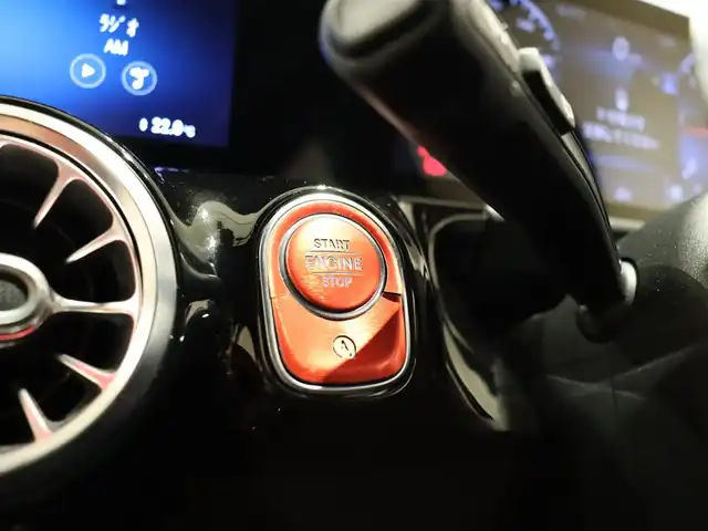 メルセデス・ベンツ ＧＬＡ２００ｄ 4マチック AMGライン 静岡県 2020(令2)年 3.7万km デジタルホワイト サンルーフ /アドバンスドパッケージ /AMGレザーエクスクルーシブＰＫＧ /シートヒーター /純正ナビ 地デジTV /全方位カメラ /ACC BSM LKA HUD /ETC2.0 /ドラレコ前後 /アンビエントライト /パワーバックドア /保証書　取説　スペアキー　
