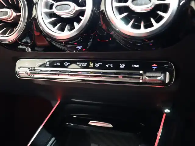 メルセデス・ベンツ ＧＬＡ２００ｄ 4マチック AMGライン 静岡県 2020(令2)年 3.7万km デジタルホワイト サンルーフ /アドバンスドパッケージ /AMGレザーエクスクルーシブＰＫＧ /シートヒーター /純正ナビ 地デジTV /全方位カメラ /ACC BSM LKA HUD /ETC2.0 /ドラレコ前後 /アンビエントライト /パワーバックドア /保証書　取説　スペアキー　