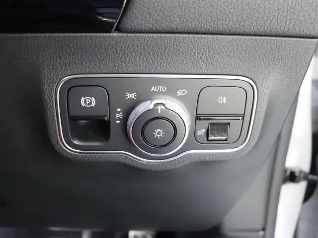 メルセデス・ベンツ ＧＬＡ２００ｄ 4マチック AMGライン 静岡県 2020(令2)年 3.7万km デジタルホワイト サンルーフ /アドバンスドパッケージ /AMGレザーエクスクルーシブＰＫＧ /シートヒーター /純正ナビ 地デジTV /全方位カメラ /ACC BSM LKA HUD /ETC2.0 /ドラレコ前後 /アンビエントライト /パワーバックドア /保証書　取説　スペアキー　