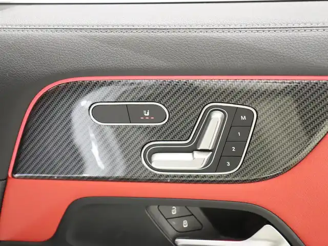 メルセデス・ベンツ ＧＬＡ２００ｄ 4マチック AMGライン 静岡県 2020(令2)年 3.7万km デジタルホワイト サンルーフ /アドバンスドパッケージ /AMGレザーエクスクルーシブＰＫＧ /シートヒーター /純正ナビ 地デジTV /全方位カメラ /ACC BSM LKA HUD /ETC2.0 /ドラレコ前後 /アンビエントライト /パワーバックドア /保証書　取説　スペアキー　