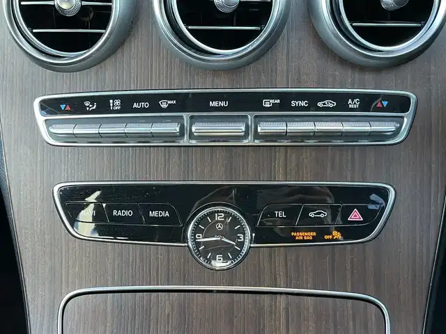メルセデス・ベンツ Ｃ２００ アバンギャルド 鹿児島県 2019(平31)年 3.3万km パール 禁煙車/バックカメラ/ETC2.0/レーダーセフティパッケージ/黒レザーシート/ヘッドアップディスプレイ/ブルメスター・サウンド/前席メモリー付きパワーシート/シートヒーター/電動トランク/デジタルメーター/純正17インチアルミホイール/ドライブレコーダー/取扱説明書/スペアキー