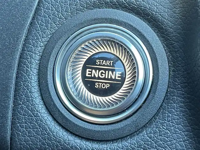 メルセデス・ベンツ Ｃ２００ アバンギャルド 鹿児島県 2019(平31)年 3.3万km パール 禁煙車/バックカメラ/ETC2.0/レーダーセフティパッケージ/黒レザーシート/ヘッドアップディスプレイ/ブルメスター・サウンド/前席メモリー付きパワーシート/シートヒーター/電動トランク/デジタルメーター/純正17インチアルミホイール/ドライブレコーダー/取扱説明書/スペアキー