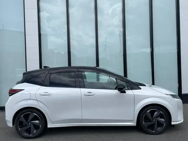 日産 オーラ G 大阪府 2022(令4)年 4.9万km ピュアホワイトパール / スーパーブラック 2トーン BOSEスピーカー /ブラインドスポットモニター /プロパイロットシステム /置き型充電器　/apple carplay　/全方位カメラ　/ディスプレイオーディオ　/ミュージックプレーヤー　/純正フロアマット　/Bluetooth/追従走行型クルーズコントロール