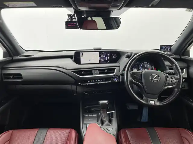 レクサス ＵＸ 250h Fスポーツ 群馬県 2021(令3)年 5.9万km ホワイトノーヴァガラスフレーク ムーンルーフ(チルト＆アウタースライド式)/パノラミックビューモニター/ブラインドスポットモニター/パーキングサポートブレーキ/三眼フルLEDヘッドランプ(ロー/ハイビーム)＆LEDフロントターンシグナルランプ/アダプティブハイビームシステム/F SPORT専用本革スポーツシート（運転席/助手席ベンチレーション/シートヒーター）/ヘッドランプクリーナー/カラーヘッドアップディスプレイ/=====/純正10.3インチナビ/・10インチディスプレイ/・AM/FM/CD/DVD/SD/フルセグTV/miracast/＝＝＝＝＝＝＝＝/ムーンルーフ　パノラミックビューモニター　三眼ＬＥＤヘッドランプ　Ｆスポーツ専用赤本革シート　シートベンチレーション　ブラインドスポットモニター　カラーヘッドアップディスプレイ　ドライブレコーダー
