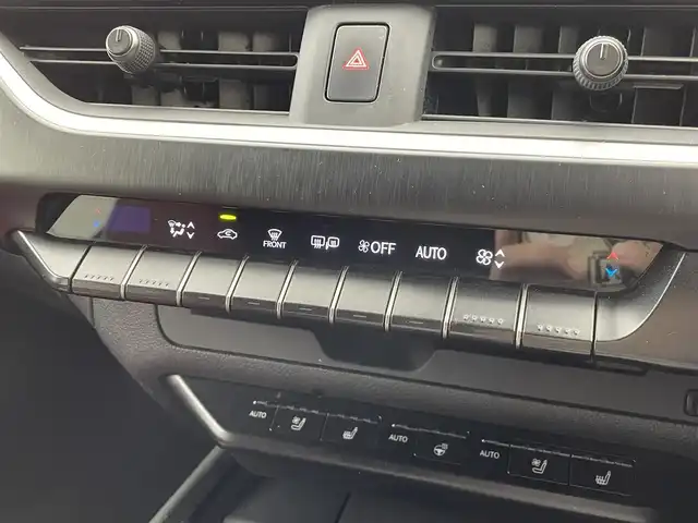 レクサス ＵＸ 250h Fスポーツ 群馬県 2021(令3)年 5.9万km ホワイトノーヴァガラスフレーク ムーンルーフ(チルト＆アウタースライド式)/パノラミックビューモニター/ブラインドスポットモニター/パーキングサポートブレーキ/三眼フルLEDヘッドランプ(ロー/ハイビーム)＆LEDフロントターンシグナルランプ/アダプティブハイビームシステム/F SPORT専用本革スポーツシート（運転席/助手席ベンチレーション/シートヒーター）/ヘッドランプクリーナー/カラーヘッドアップディスプレイ/=====/純正10.3インチナビ/・10インチディスプレイ/・AM/FM/CD/DVD/SD/フルセグTV/miracast/＝＝＝＝＝＝＝＝/ムーンルーフ　パノラミックビューモニター　三眼ＬＥＤヘッドランプ　Ｆスポーツ専用赤本革シート　シートベンチレーション　ブラインドスポットモニター　カラーヘッドアップディスプレイ　ドライブレコーダー