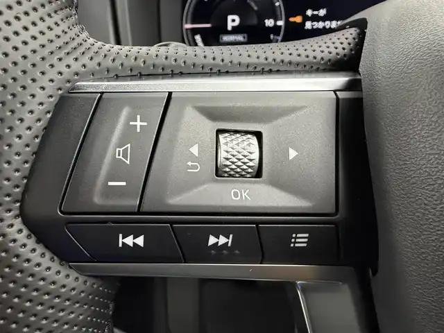 三菱 アウトランダー ＰＨＥＶ ブラックエディション 愛知県 2022(令4)年 0.5万km パールⅡ メーカー純正ナビ/フルセグTV/USB/Bluetooth/AppleCarPlay/全方位カメラ/マイパイロット（アダプティブクルーズコントロール）/ワイヤレス充電/黒ハーフレザーシート/前席シートヒーター/ステアリングヒーター/パドルシフト/TVキャンセラー/純正ゴムマット/純正ブラック20インチアルミホイール/パワーバックドア/純正ゴムラゲッジマット