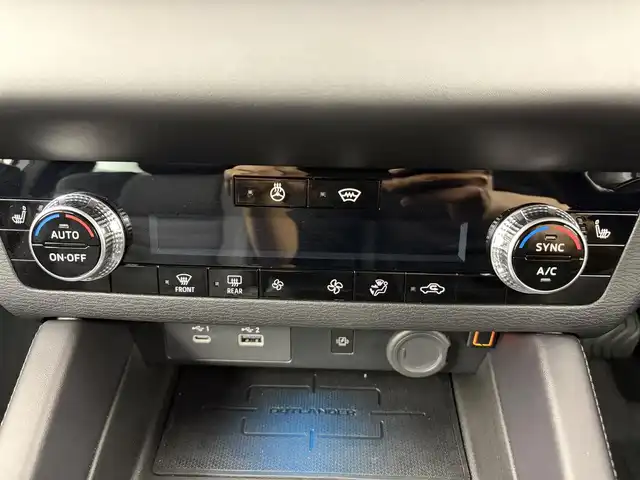 三菱 アウトランダー ＰＨＥＶ ブラックエディション 愛知県 2022(令4)年 0.5万km パールⅡ メーカー純正ナビ/フルセグTV/USB/Bluetooth/AppleCarPlay/全方位カメラ/マイパイロット（アダプティブクルーズコントロール）/ワイヤレス充電/黒ハーフレザーシート/前席シートヒーター/ステアリングヒーター/パドルシフト/TVキャンセラー/純正ゴムマット/純正ブラック20インチアルミホイール/パワーバックドア/純正ゴムラゲッジマット