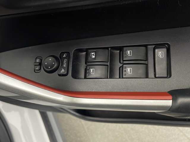 トヨタ ライズ Z 宮崎県 2021(令3)年 4.6万km ブラックマイカメタリック/シャイニングホワイトパール 禁煙車/トヨタセーフティセンス/社外ディスプレイオーディオ/（カロッツェリア/FH-8500DVS/Bluetooth/CD/AUX/FMAM）/社外ETC/純正LEDオートライト/純正LEDフォグ/純正17インチアルミ/純正セキュリティアラーム/社外clazzioシートカバー/パノラミックビューモニター/アダプティブクルーズコントロール/プリクラッシュセーフティ/レーンディパーチャーアラート/オートマチックハイビーム/クリアランスソナー/本革巻ハンドル/スマートキー/プッシュエンジンスタート/新車時保証書/取扱い説明書