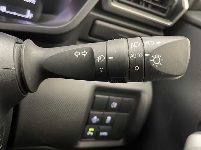 トヨタ ライズ Z 宮崎県 2021(令3)年 4.6万km ブラックマイカメタリック/シャイニングホワイトパール 禁煙車/トヨタセーフティセンス/社外ディスプレイオーディオ/（カロッツェリア/FH-8500DVS/Bluetooth/CD/AUX/FMAM）/社外ETC/純正LEDオートライト/純正LEDフォグ/純正17インチアルミ/純正セキュリティアラーム/社外clazzioシートカバー/パノラミックビューモニター/アダプティブクルーズコントロール/プリクラッシュセーフティ/レーンディパーチャーアラート/オートマチックハイビーム/クリアランスソナー/本革巻ハンドル/スマートキー/プッシュエンジンスタート/新車時保証書/取扱い説明書