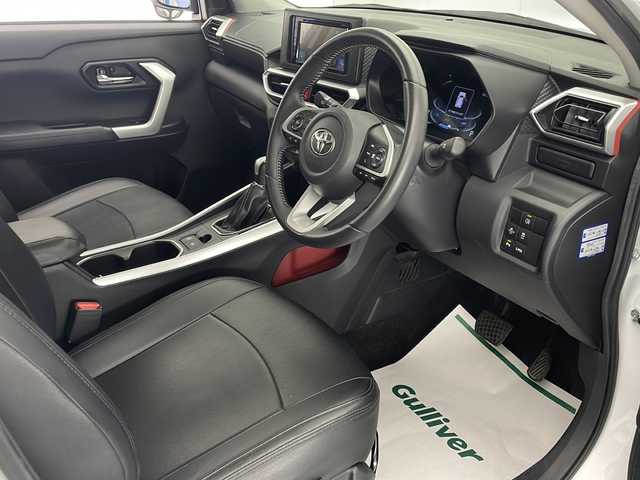 トヨタ ライズ Z 宮崎県 2021(令3)年 4.6万km ブラックマイカメタリック/シャイニングホワイトパール 禁煙車/トヨタセーフティセンス/社外ディスプレイオーディオ/（カロッツェリア/FH-8500DVS/Bluetooth/CD/AUX/FMAM）/社外ETC/純正LEDオートライト/純正LEDフォグ/純正17インチアルミ/純正セキュリティアラーム/社外clazzioシートカバー/パノラミックビューモニター/アダプティブクルーズコントロール/プリクラッシュセーフティ/レーンディパーチャーアラート/オートマチックハイビーム/クリアランスソナー/本革巻ハンドル/スマートキー/プッシュエンジンスタート/新車時保証書/取扱い説明書