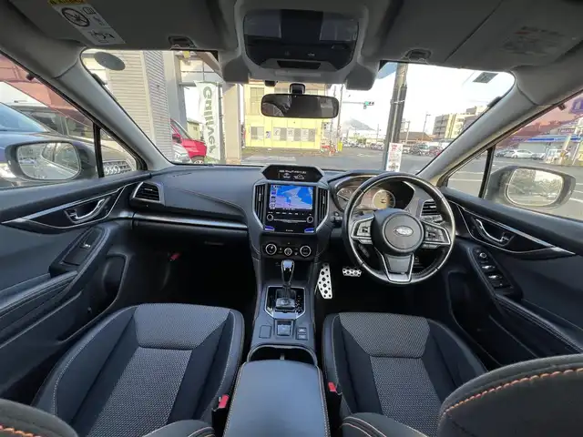 スバル インプレッサ ＸＶ 2．0i－S アイサイト 鹿児島県 2017(平29)年 9.7万km クリスタルホワイトP アイサイトVer3/　・プリクラッシュブレーキ/　・全車速追従機能付クルーズコントロール/　・アクティブレーンキープ/　・誤発進／誤後進抑制制御/純正8インチメモリナビ　CN-LR820D/　・DVD・SD・Bluetooth・フルセグTV/バックカメラ/ステアリング連動LEDヘッドライト/フロントフォグランプ/オートライト/オレンジステッチ入合皮コンビシート/運転席・助手席パワーシート/アプミ製ペダル/革巻きステアリング/ステアリングスイッチ/パドルシフト/純正18インチアルミホイール/純正フロアマット/ドアバイザー/取扱説明書、保証書/スペアキー×1本