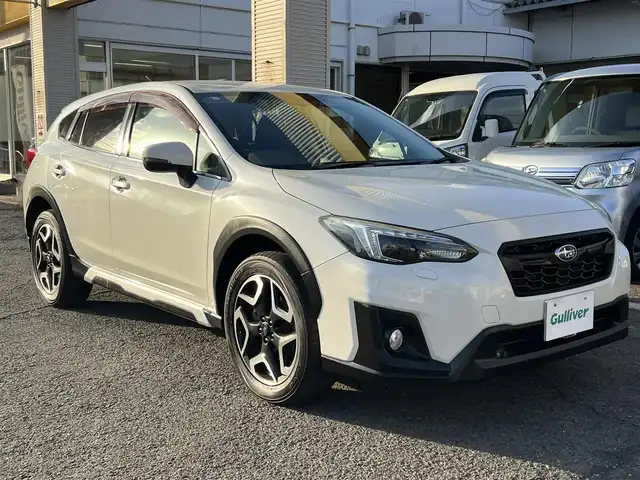 スバル インプレッサ ＸＶ 2．0i－S アイサイト 鹿児島県 2017(平29)年 9.7万km クリスタルホワイトP アイサイトVer3/　・プリクラッシュブレーキ/　・全車速追従機能付クルーズコントロール/　・アクティブレーンキープ/　・誤発進／誤後進抑制制御/純正8インチメモリナビ　CN-LR820D/　・DVD・SD・Bluetooth・フルセグTV/バックカメラ/ステアリング連動LEDヘッドライト/フロントフォグランプ/オートライト/オレンジステッチ入合皮コンビシート/運転席・助手席パワーシート/アプミ製ペダル/革巻きステアリング/ステアリングスイッチ/パドルシフト/純正18インチアルミホイール/純正フロアマット/ドアバイザー/取扱説明書、保証書/スペアキー×1本