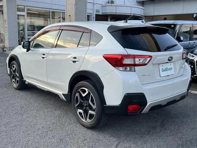 スバル インプレッサ ＸＶ 2．0i－S アイサイト 鹿児島県 2017(平29)年 9.7万km クリスタルホワイトP アイサイトVer3/　・プリクラッシュブレーキ/　・全車速追従機能付クルーズコントロール/　・アクティブレーンキープ/　・誤発進／誤後進抑制制御/純正8インチメモリナビ　CN-LR820D/　・DVD・SD・Bluetooth・フルセグTV/バックカメラ/ステアリング連動LEDヘッドライト/フロントフォグランプ/オートライト/オレンジステッチ入合皮コンビシート/運転席・助手席パワーシート/アプミ製ペダル/革巻きステアリング/ステアリングスイッチ/パドルシフト/純正18インチアルミホイール/純正フロアマット/ドアバイザー/取扱説明書、保証書/スペアキー×1本