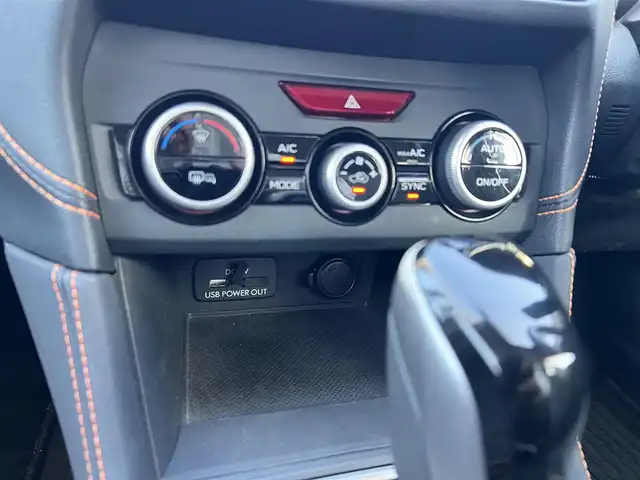 スバル インプレッサ ＸＶ 2．0i－S アイサイト 鹿児島県 2017(平29)年 9.7万km クリスタルホワイトP アイサイトVer3/　・プリクラッシュブレーキ/　・全車速追従機能付クルーズコントロール/　・アクティブレーンキープ/　・誤発進／誤後進抑制制御/純正8インチメモリナビ　CN-LR820D/　・DVD・SD・Bluetooth・フルセグTV/バックカメラ/ステアリング連動LEDヘッドライト/フロントフォグランプ/オートライト/オレンジステッチ入合皮コンビシート/運転席・助手席パワーシート/アプミ製ペダル/革巻きステアリング/ステアリングスイッチ/パドルシフト/純正18インチアルミホイール/純正フロアマット/ドアバイザー/取扱説明書、保証書/スペアキー×1本