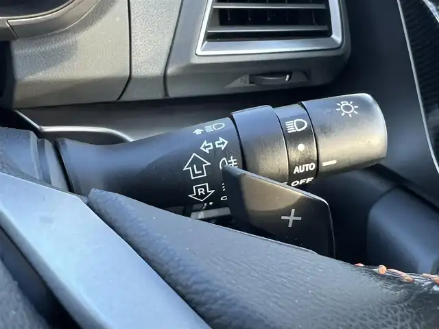 スバル インプレッサ ＸＶ 2．0i－S アイサイト 鹿児島県 2017(平29)年 9.7万km クリスタルホワイトP アイサイトVer3/　・プリクラッシュブレーキ/　・全車速追従機能付クルーズコントロール/　・アクティブレーンキープ/　・誤発進／誤後進抑制制御/純正8インチメモリナビ　CN-LR820D/　・DVD・SD・Bluetooth・フルセグTV/バックカメラ/ステアリング連動LEDヘッドライト/フロントフォグランプ/オートライト/オレンジステッチ入合皮コンビシート/運転席・助手席パワーシート/アプミ製ペダル/革巻きステアリング/ステアリングスイッチ/パドルシフト/純正18インチアルミホイール/純正フロアマット/ドアバイザー/取扱説明書、保証書/スペアキー×1本