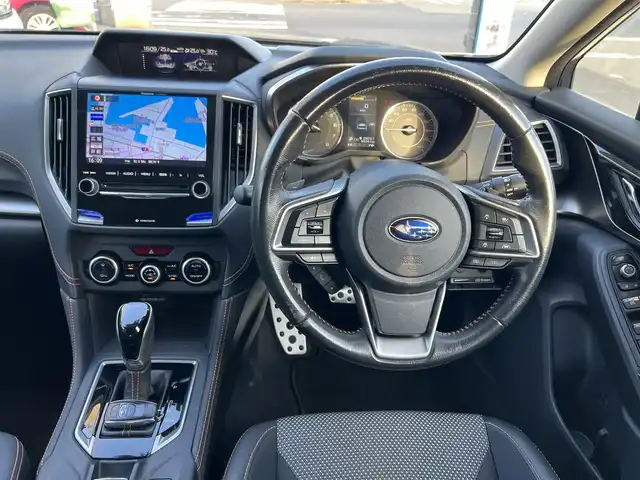 スバル インプレッサ ＸＶ 2．0i－S アイサイト 鹿児島県 2017(平29)年 9.7万km クリスタルホワイトP アイサイトVer3/　・プリクラッシュブレーキ/　・全車速追従機能付クルーズコントロール/　・アクティブレーンキープ/　・誤発進／誤後進抑制制御/純正8インチメモリナビ　CN-LR820D/　・DVD・SD・Bluetooth・フルセグTV/バックカメラ/ステアリング連動LEDヘッドライト/フロントフォグランプ/オートライト/オレンジステッチ入合皮コンビシート/運転席・助手席パワーシート/アプミ製ペダル/革巻きステアリング/ステアリングスイッチ/パドルシフト/純正18インチアルミホイール/純正フロアマット/ドアバイザー/取扱説明書、保証書/スペアキー×1本