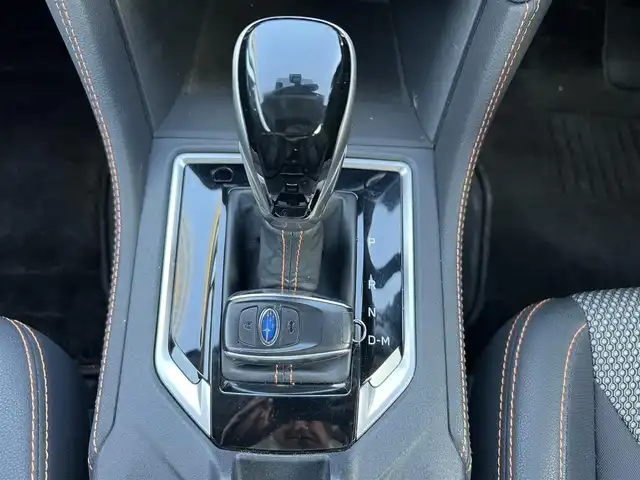 スバル インプレッサ ＸＶ 2．0i－S アイサイト 鹿児島県 2017(平29)年 9.7万km クリスタルホワイトP アイサイトVer3/　・プリクラッシュブレーキ/　・全車速追従機能付クルーズコントロール/　・アクティブレーンキープ/　・誤発進／誤後進抑制制御/純正8インチメモリナビ　CN-LR820D/　・DVD・SD・Bluetooth・フルセグTV/バックカメラ/ステアリング連動LEDヘッドライト/フロントフォグランプ/オートライト/オレンジステッチ入合皮コンビシート/運転席・助手席パワーシート/アプミ製ペダル/革巻きステアリング/ステアリングスイッチ/パドルシフト/純正18インチアルミホイール/純正フロアマット/ドアバイザー/取扱説明書、保証書/スペアキー×1本