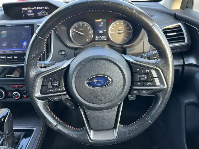 スバル インプレッサ ＸＶ 2．0i－S アイサイト 鹿児島県 2017(平29)年 9.7万km クリスタルホワイトP アイサイトVer3/　・プリクラッシュブレーキ/　・全車速追従機能付クルーズコントロール/　・アクティブレーンキープ/　・誤発進／誤後進抑制制御/純正8インチメモリナビ　CN-LR820D/　・DVD・SD・Bluetooth・フルセグTV/バックカメラ/ステアリング連動LEDヘッドライト/フロントフォグランプ/オートライト/オレンジステッチ入合皮コンビシート/運転席・助手席パワーシート/アプミ製ペダル/革巻きステアリング/ステアリングスイッチ/パドルシフト/純正18インチアルミホイール/純正フロアマット/ドアバイザー/取扱説明書、保証書/スペアキー×1本