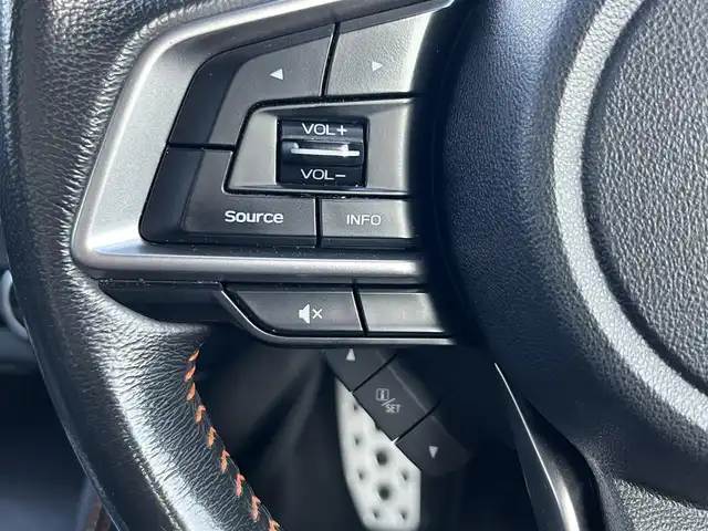 スバル インプレッサ ＸＶ 2．0i－S アイサイト 鹿児島県 2017(平29)年 9.7万km クリスタルホワイトP アイサイトVer3/　・プリクラッシュブレーキ/　・全車速追従機能付クルーズコントロール/　・アクティブレーンキープ/　・誤発進／誤後進抑制制御/純正8インチメモリナビ　CN-LR820D/　・DVD・SD・Bluetooth・フルセグTV/バックカメラ/ステアリング連動LEDヘッドライト/フロントフォグランプ/オートライト/オレンジステッチ入合皮コンビシート/運転席・助手席パワーシート/アプミ製ペダル/革巻きステアリング/ステアリングスイッチ/パドルシフト/純正18インチアルミホイール/純正フロアマット/ドアバイザー/取扱説明書、保証書/スペアキー×1本