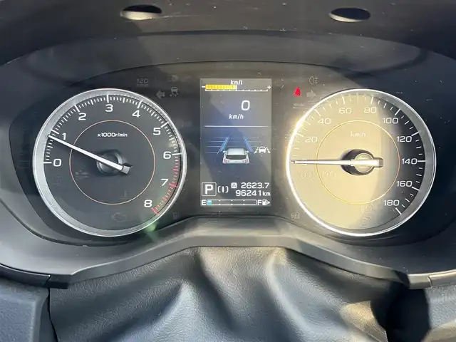 スバル インプレッサ ＸＶ 2．0i－S アイサイト 鹿児島県 2017(平29)年 9.7万km クリスタルホワイトP アイサイトVer3/　・プリクラッシュブレーキ/　・全車速追従機能付クルーズコントロール/　・アクティブレーンキープ/　・誤発進／誤後進抑制制御/純正8インチメモリナビ　CN-LR820D/　・DVD・SD・Bluetooth・フルセグTV/バックカメラ/ステアリング連動LEDヘッドライト/フロントフォグランプ/オートライト/オレンジステッチ入合皮コンビシート/運転席・助手席パワーシート/アプミ製ペダル/革巻きステアリング/ステアリングスイッチ/パドルシフト/純正18インチアルミホイール/純正フロアマット/ドアバイザー/取扱説明書、保証書/スペアキー×1本