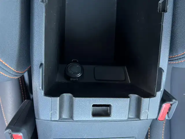 スバル インプレッサ ＸＶ 2．0i－S アイサイト 鹿児島県 2017(平29)年 9.7万km クリスタルホワイトP アイサイトVer3/　・プリクラッシュブレーキ/　・全車速追従機能付クルーズコントロール/　・アクティブレーンキープ/　・誤発進／誤後進抑制制御/純正8インチメモリナビ　CN-LR820D/　・DVD・SD・Bluetooth・フルセグTV/バックカメラ/ステアリング連動LEDヘッドライト/フロントフォグランプ/オートライト/オレンジステッチ入合皮コンビシート/運転席・助手席パワーシート/アプミ製ペダル/革巻きステアリング/ステアリングスイッチ/パドルシフト/純正18インチアルミホイール/純正フロアマット/ドアバイザー/取扱説明書、保証書/スペアキー×1本