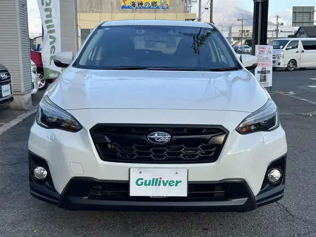 スバル インプレッサ ＸＶ 2．0i－S アイサイト 鹿児島県 2017(平29)年 9.7万km クリスタルホワイトP アイサイトVer3/　・プリクラッシュブレーキ/　・全車速追従機能付クルーズコントロール/　・アクティブレーンキープ/　・誤発進／誤後進抑制制御/純正8インチメモリナビ　CN-LR820D/　・DVD・SD・Bluetooth・フルセグTV/バックカメラ/ステアリング連動LEDヘッドライト/フロントフォグランプ/オートライト/オレンジステッチ入合皮コンビシート/運転席・助手席パワーシート/アプミ製ペダル/革巻きステアリング/ステアリングスイッチ/パドルシフト/純正18インチアルミホイール/純正フロアマット/ドアバイザー/取扱説明書、保証書/スペアキー×1本