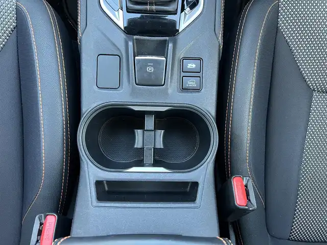 スバル インプレッサ ＸＶ 2．0i－S アイサイト 鹿児島県 2017(平29)年 9.7万km クリスタルホワイトP アイサイトVer3/　・プリクラッシュブレーキ/　・全車速追従機能付クルーズコントロール/　・アクティブレーンキープ/　・誤発進／誤後進抑制制御/純正8インチメモリナビ　CN-LR820D/　・DVD・SD・Bluetooth・フルセグTV/バックカメラ/ステアリング連動LEDヘッドライト/フロントフォグランプ/オートライト/オレンジステッチ入合皮コンビシート/運転席・助手席パワーシート/アプミ製ペダル/革巻きステアリング/ステアリングスイッチ/パドルシフト/純正18インチアルミホイール/純正フロアマット/ドアバイザー/取扱説明書、保証書/スペアキー×1本