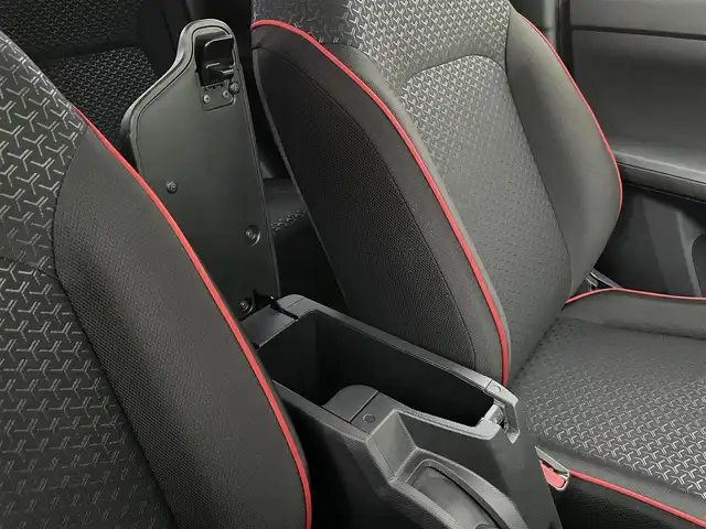 トヨタ ライズ Z 香川県 2020(令2)年 4.5万km ナチュラルベージュマイカM 登録時走行距離：44174km/ディーラー純正9型ナビ/　CD DVD BT フルセグTV/バックカメラ/衝突被害軽減装置/レーダークルーズコントロール/クリアランスソナー/横滑り防止装置/アイドリングストップ/MTモード付AT/LEDヘッドライト/オートライト/フォグランプ/ビルトインETC2.0/前後ドライブレコーダー/シートヒーター/革巻きステアリング/ステアリングスイッチ/プッシュスタート/スマートキー/スペアキー