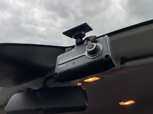 トヨタ ライズ Z 香川県 2020(令2)年 4.5万km ナチュラルベージュマイカM 登録時走行距離：44174km/ディーラー純正9型ナビ/　CD DVD BT フルセグTV/バックカメラ/衝突被害軽減装置/レーダークルーズコントロール/クリアランスソナー/横滑り防止装置/アイドリングストップ/MTモード付AT/LEDヘッドライト/オートライト/フォグランプ/ビルトインETC2.0/前後ドライブレコーダー/シートヒーター/革巻きステアリング/ステアリングスイッチ/プッシュスタート/スマートキー/スペアキー